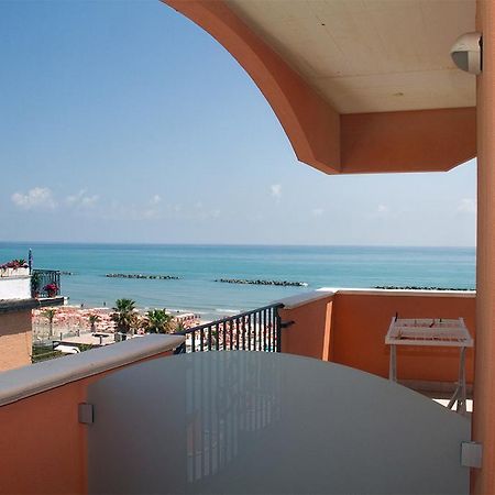 Hotel Cristall San Benedetto del Tronto Eksteriør billede