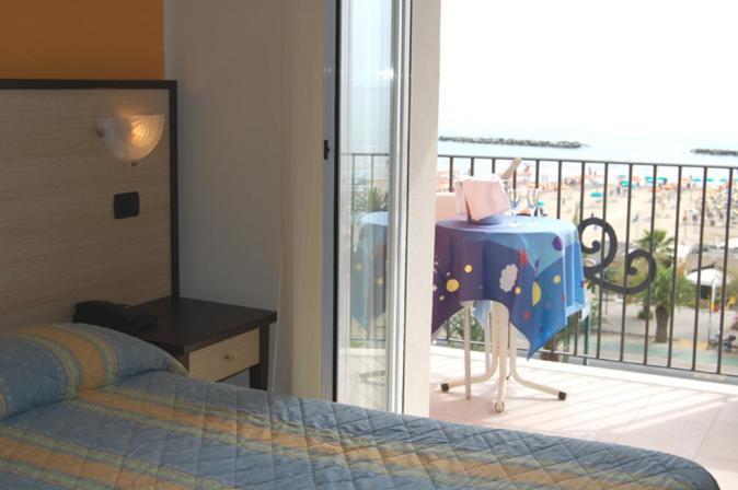 Hotel Cristall San Benedetto del Tronto Eksteriør billede