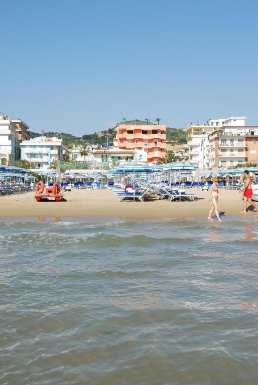 Hotel Cristall San Benedetto del Tronto Eksteriør billede