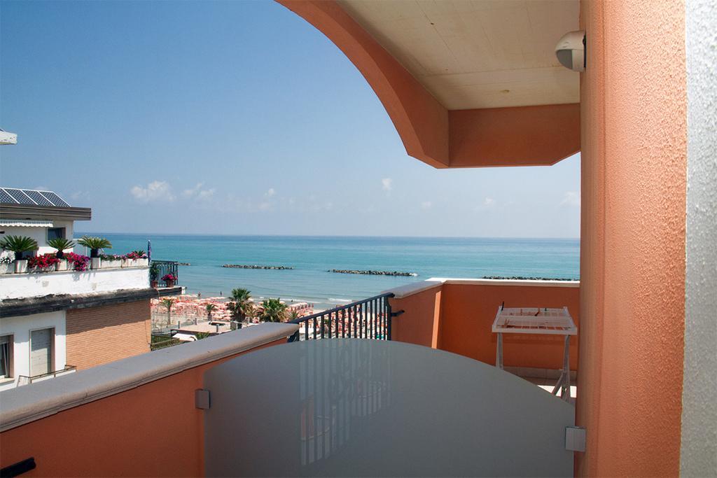 Hotel Cristall San Benedetto del Tronto Eksteriør billede